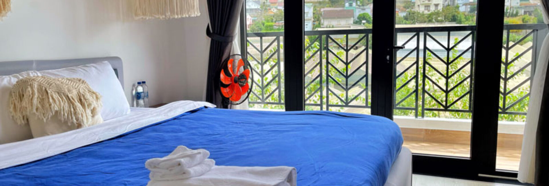 Phòng luxury Dành Cho Cặp Đôi View Nhà Lồng
